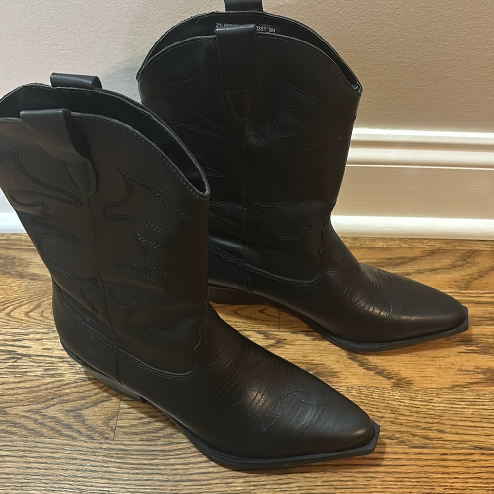 Steve Madden Boots size 9